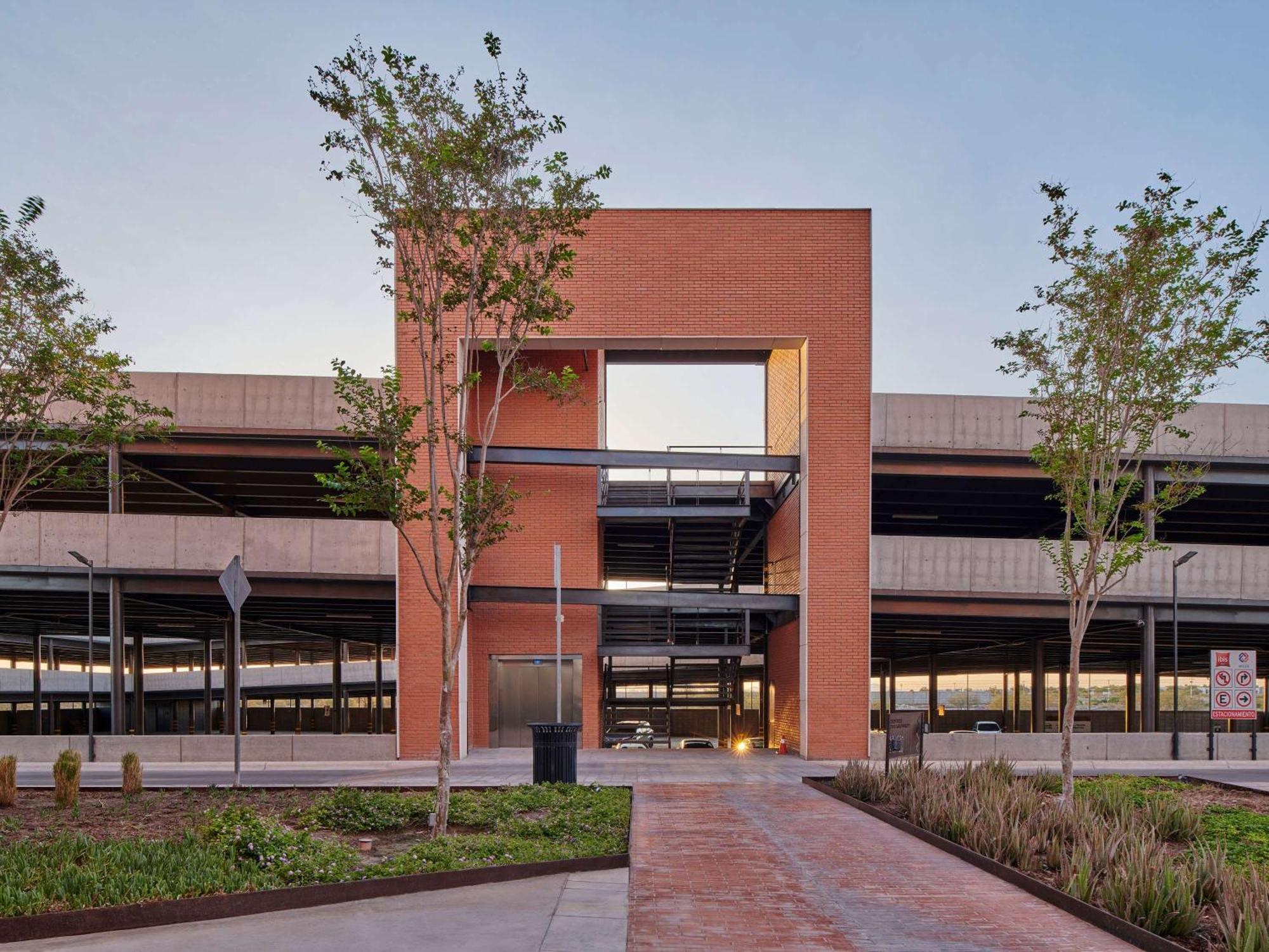Ibis Torreon Hotel Exterior photo